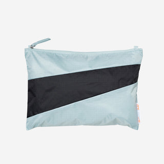 The New Pouch M Surf Spray & Black