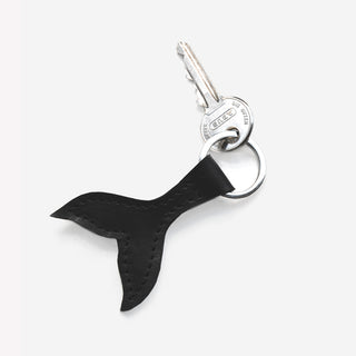 The Whale Tail Black - Leather keychain